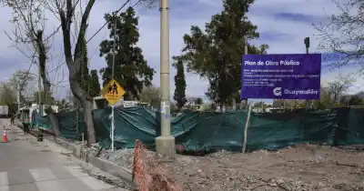 Guaymallén levanta la calzada frente a una escuela de Dorrego: el cambio que sorprende a los vecinos
