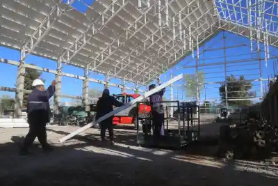 El gimnasio que Neuquén levantó en Melipal ya tiene techo: qué falta y cuál será el próximo barrio