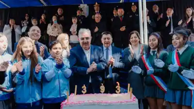 Pomán sopló 393 velitas y estrenó obras que cambiarán la vida de sus vecinos