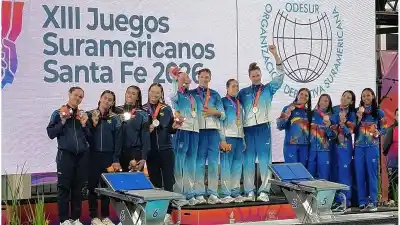 Una noche de récords en el Centro Acuático: quiénes se subieron a lo más alto del podio
