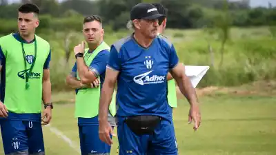 Sarmiento de La Banda se queda sin DT: la decisión que tomó Víctor Riggio