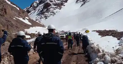 Metro a metro: la montaña les juega una mala pasada y la mina no puede volver