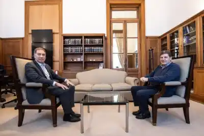 Santilli puso a Melella como ejemplo de oposición y reveló qué busca Milei con los gobernadores
