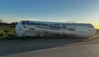 El gas licuado que volcó en la ruta 143 obliga a un operativo que nadie sabe cuándo termina