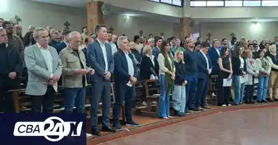 La misa por De la Sota que reunió a Llaryora y Natalia, pero dejó una foto que nadie esperaba