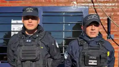 Se ahogaba y no podía respirar: la maniobra que hicieron dos policías antes de que llegara la ambulancia