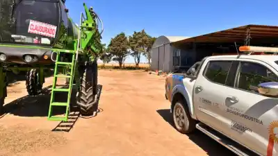 Clausuraron tres máquinas y un equipo aéreo en el campo: qué encontraron en los controles