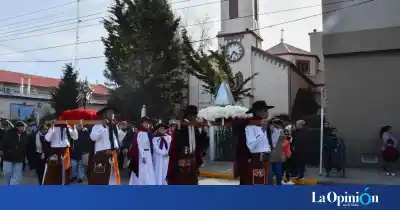 Pañuelos en alto y un pacto que se renueva a 2.500 km de Salta