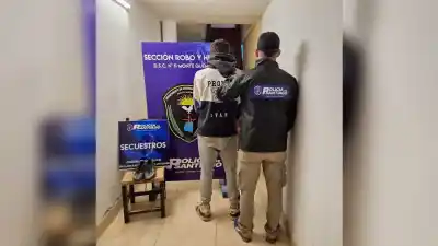 Lo buscaban por lo que faltaba en una casa de Monte Quemado y apareció caminando por una avenida