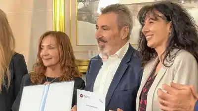 Volvió a su facultad 50 años después y dejó un anuncio que nadie esperaba