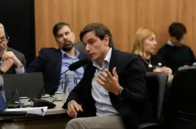 Hartfield fue a la comisión, dio un número clave y lanzó una advertencia sobre las tasas