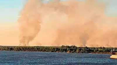 El humo volvió a las islas frente a Rosario y hay un dato que enciende las alarmas