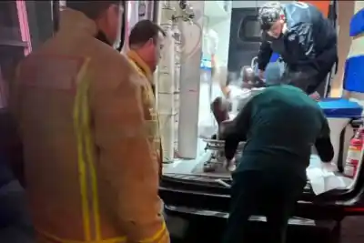 Quedó atrapado en una sobadora y los bomberos tuvieron que ingeniárselas para liberarlo