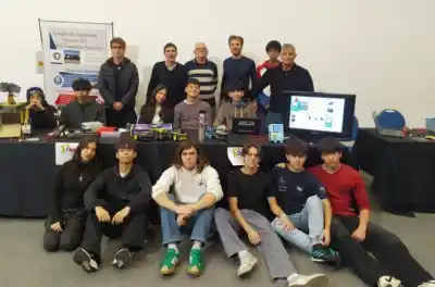 El robot que armaron en una escuela técnica de Paraná puede llevarlos hasta Corea del Sur