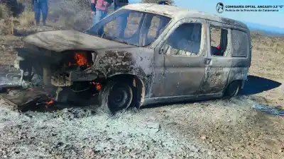 Una camioneta ardió en la ruta: el fuego no dio tregua en Ancasti