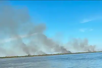 El humo del humedal ya cubre la ruta a Victoria: ¿qué esperan los próximos días?