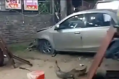Iban a comprar choripanes y terminaron con un auto arriba del puesto