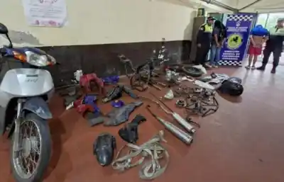 Operativo en el centro: La denuncia de un vecino destapó un insólito mercado de motopartes