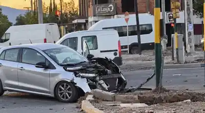 Choque en la rotonda de San Carlos: el tránsito en la zona sur quedó patas para arriba