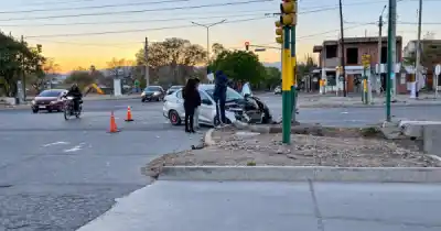 Choque en el acceso a San Carlos: el operativo que complica la zona sur