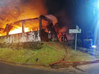 Se desató el fuego en una casa de Posadas: lo que los vecinos dijeron a la Policía