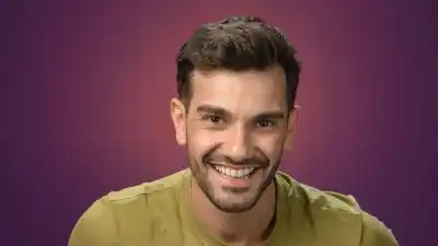 Dejó Alemania y un trabajo fijo para apostar a la comedia: la decisión que su familia no entiende