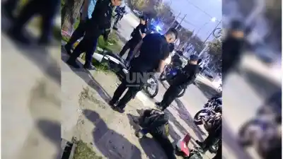Robó una moto, escapó a toda velocidad y terminó tendido en el asfalto