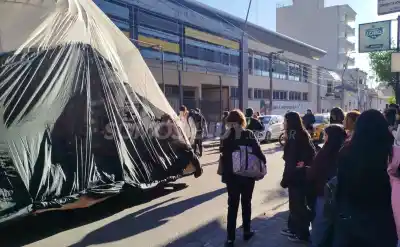 Motos, cortes y 44 carrozas en movimiento: el operativo que complica el tránsito en San Salvador
