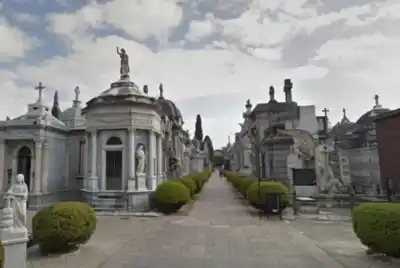 Un cementerio de Rosario abre sus puertas: la historia que esconden sus calles