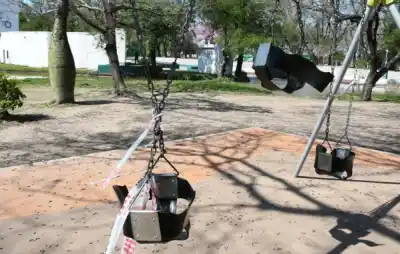 Destrozaron los juegos nuevos del Parque 2 de Febrero y la Municipalidad tomó una decisión