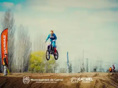 Arrancó segundo las dos mangas, pero en Catriel terminó festejando: el barilochense que se llevó la fecha del Motocross del Sur