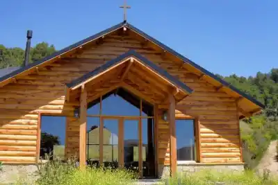 La iglesia de madera que casi nadie conoce y guarda un siglo de historia frente al Lácar