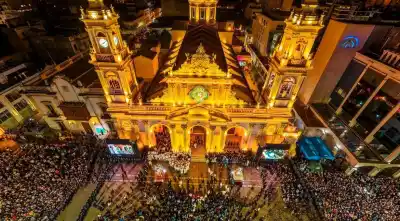 Cargnello agradeció por la nueva iluminación de la Catedral: el gesto que sorprendió antes del Milagro