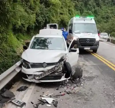 Choque en la Ruta 307 deja dos autos dañados