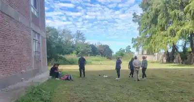 Misterio en el cementerio: Hallan a una joven golpeada y horas después muere en el hospital