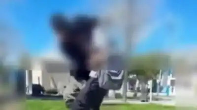 Una pelea de chicos en una plaza de Pocito terminó con un video que nadie esperaba ver