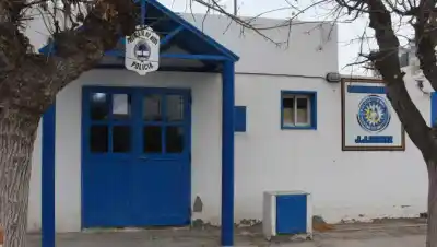Buscaban un arma tras los disparos en Roca, pero adentro de la casa encontraron otra cosa