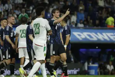 La Bombonera vibra con la Selección, pero un gol en el último aliento deja un sabor agridulce