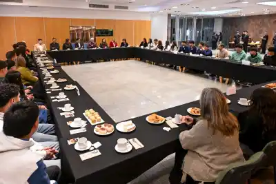 Poggi desayunó con los pibes que van a jugar la final de Omega: qué se traen entre manos