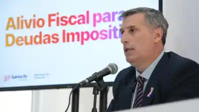 Santa Fe cerró el semestre con superávit, pero un número clave despertó la alerta opositora