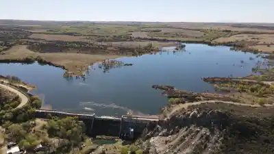 El dique que nunca había soltado agua lo hizo por primera vez: qué cambió en las sierras