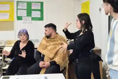 El Himno de Neuquén se aprende a cantar con las manos: el encuentro que sumó a la familia Berbel