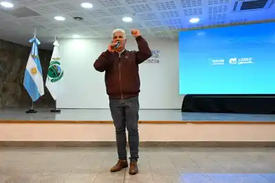 Poggi firmó 750 viviendas y prometió un ritmo que no para ni los domingos