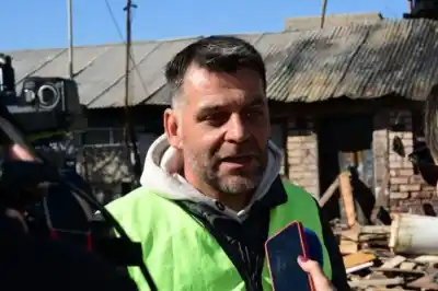 Tiraba todo en su casa de San Lorenzo y el municipio tuvo que entrar con seis camiones