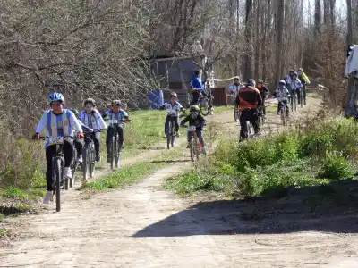 Gobernador Duval: el taller de ciclismo que ya lleva a los chicos a competir fuera de La Pampa