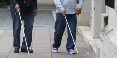 Misiones: crearon bastones que "ven" los obstáculos antes que el propio bastón
