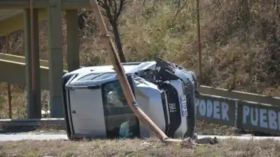 Impactó contra un poste y volcó en plena ruta 66: lo que pasó después complicó a todos