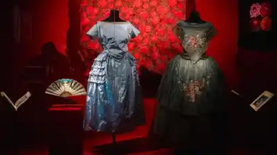 París revela el secreto mejor guardado de la moda: ¿Por qué el siglo XVIII sigue dictando lo que usamos hoy?