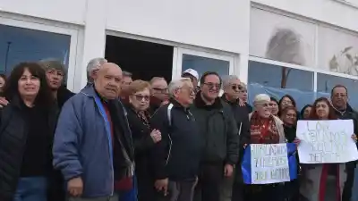 El cartel que apareció en la puerta del PAMI de Caleta Olivia y encendió todas las alarmas