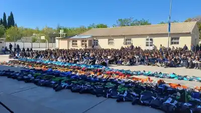 La Industrial se paralizó: los alumnos tomaron el patio y el asueto llegó recién después